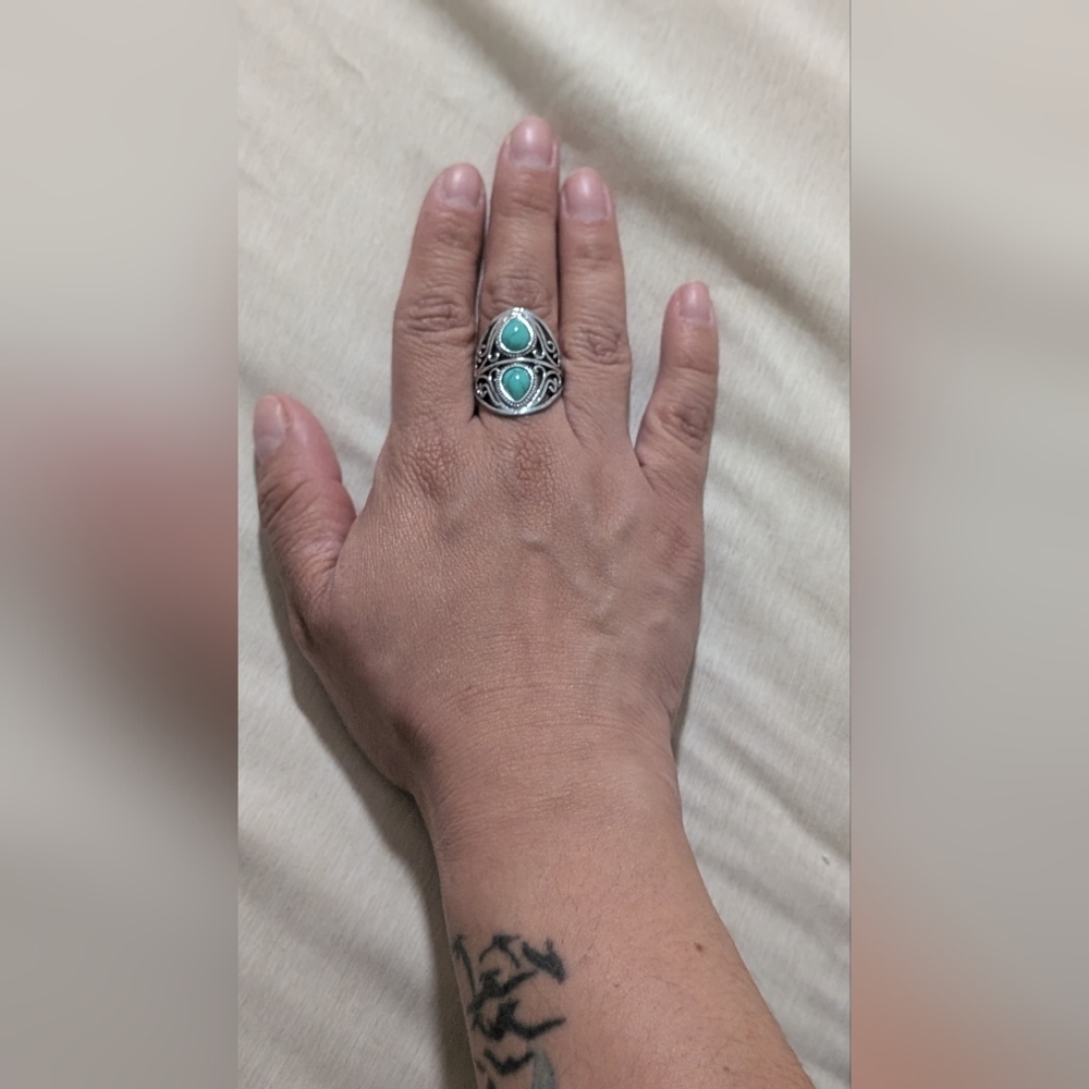 Western Faux Silver and Turquoise Statement Ring Size 8 - Picture 7 of 8